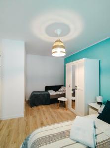a living room with a bed and a room with a bed sqor at Róża Wiatrów Leśny Klif in Debina