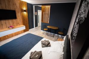 Μια τηλεόραση ή/και κέντρο ψυχαγωγίας στο Roni House