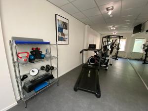 Fitness centrum a/nebo fitness zařízení v ubytování Amrâth Hotel Media Park Hilversum