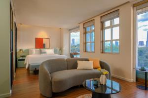 Postel nebo postele na pokoji v ubytování M Village Hotel Tao Đàn Park