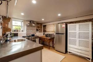 eine große Küche mit einem Kühlschrank aus Edelstahl in der Unterkunft Tamara Cottage Historic Warmth in Hobart