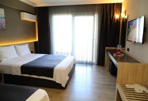 Grand Faik Hotel客房内的一张或多张床位