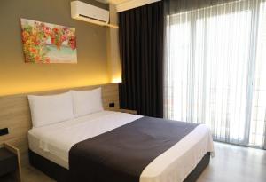 Grand Faik Hotel客房内的一张或多张床位