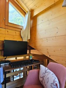 TV a/nebo společenská místnost v ubytování Tiny house La Grange Inden