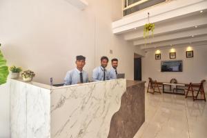 Členové personálu v ubytování Hotel Sea Sapphire ,Calangute + 37 fotografií