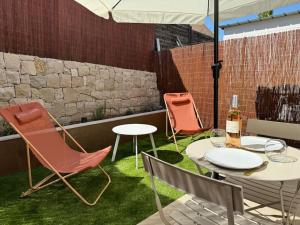 Et opholdsområde på Studio avec jardinet proche mer