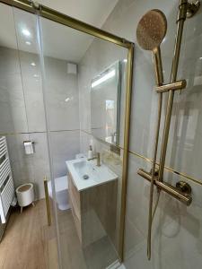 Et badeværelse på Studio avec jardinet proche mer