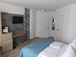 Rúm í herbergi á Gästehaus Zabeltitz