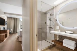 Riu Plaza Chicago的一间浴室