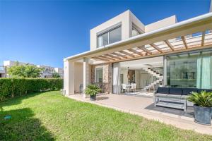a home with a patio and grass yard at Vila Paradis 18 in Villajoyosa
