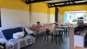 a living room with a couch and tables and chairs at Hotel em SBO - Centro in Santa Bárbara dʼOeste +83 photos