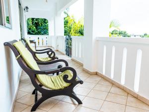 Balkón nebo terasa v ubytování Bottle Palm Villa