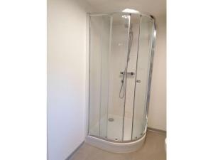 Et badeværelse på Ferienhaus am Waldschwimmbad + 18 billeder