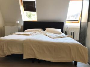 En eller flere senge i et værelse på Ferienhaus am Waldschwimmbad