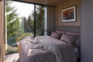 Ένα ή περισσότερα κρεβάτια σε δωμάτιο στο Furu Natur & Kultur