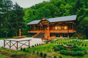 Ein Garten an der Unterkunft Chata pod Rejvízem