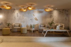 Posezení v ubytování Cali Resort & Spa Designed For Adults by Louis Hotels