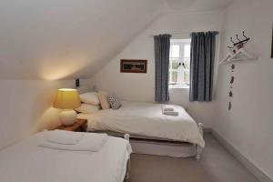 Voodi või voodid majutusasutuse Finest Retreats - Porthcothan Mill Cottage toas