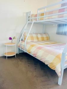 Postel nebo postele na pokoji v ubytování Maroochydore River Front Apartment + 8 fotografií