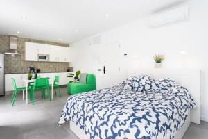 Η κουζίνα ή μικρή κουζίνα στο Zulia Suites, Masca, Teide, Los Gigantes, Excursions, AC, Wifi-6 +15 φωτογραφίες