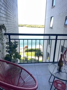 Balkón nebo terasa v ubytování Maroochydore River Front Apartment