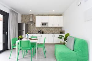 Η κουζίνα ή μικρή κουζίνα στο Zulia Suites, Masca, Teide, Los Gigantes, Excursions, AC, Wifi-6