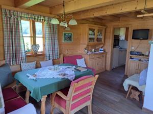 Kuchyň nebo kuchyňský kout v ubytování Ferienhof Brunbacher Wolfgangsee