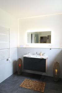 Φωτογραφία από το άλμπουμ του Ferienwohnung Emma mit Balkon σε Langdorf +22 φωτογραφίες