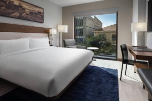 Postel nebo postele na pokoji v ubytování AC Hotel by Marriott Austin-University