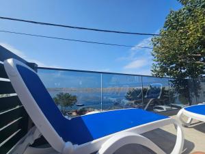Bazén v ubytování Beachfront House Ivana with Pool - renovated 2025 nebo v jeho okolí