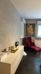 Posezení v ubytování chambre privative au rez de jardin dans villa