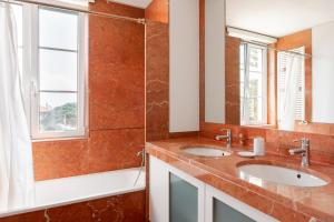 Ένα μπάνιο στο Saboia -Spacious Gorgeous Apartment +40 φωτογραφίες