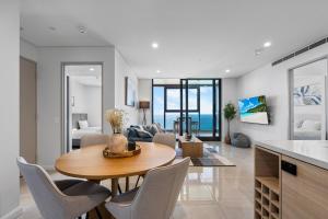 Istumisnurk majutusasutuses The Paradise - Beachfront Lux Best Ocean View 2BR with Infinity Pool