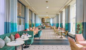 Posezení v ubytování Reserve, by Warner Hotels - Heythrop Park