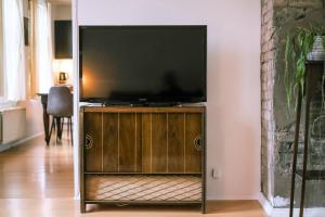Televízia a/alebo spoločenská miestnosť v ubytovaní Dúlluhús - Apartments by Aldan