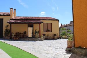 Το κτήριο όπου στεγάζεται  το bed & breakfast
