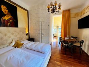 a bedroom with a bed and a dining room with a table at PARK VILLA zentral am Mittelrhein Zimmer&Apartments Self check in Aparthotel in Boppard