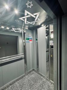 a hallway with elevators in a building at «Перлина Умані» апартаменти in Umanʼ