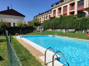 a swimming pool in front of a building at Apartamento Miravalles in Muros de Nalón