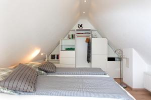 a attic bedroom with a bed and a book shelf at Haus Schulz in Heide