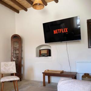TV a/nebo společenská místnost v ubytování Levanda House - Traditional House