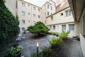 Vrt ispred objekta Hotel White Lion