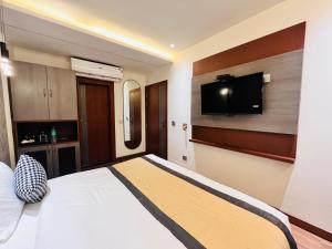 TV a/nebo společenská místnost v ubytování Western Blu INN