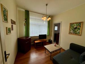 TV a/nebo společenská místnost v ubytování Hotel Sophien-Café