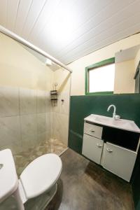 Bilik mandi di Seriema Hospedagem - Vila de São Jorge +8 gambar