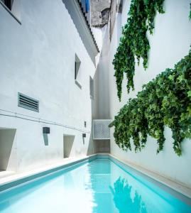Bazén v ubytování Hotel Boutique Sidonia nebo v jeho okolí