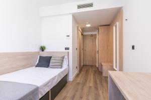 Posteľ alebo postele v izbe v ubytovaní Micampus Alicante Student Residence
