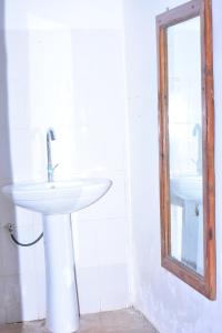 Ένα μπάνιο στο La Neisha Hotel Nungwi