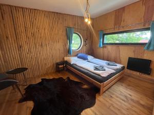 Rúm í herbergi á Holiday Home Hlinsko