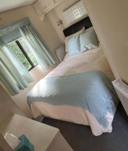 Ένα ή περισσότερα κρεβάτια σε δωμάτιο στο Hare Meadow Lodge